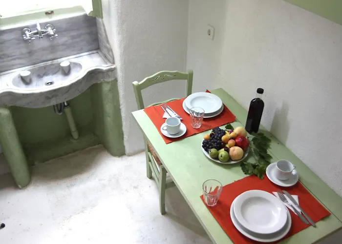 Tree Parikia (Paros)